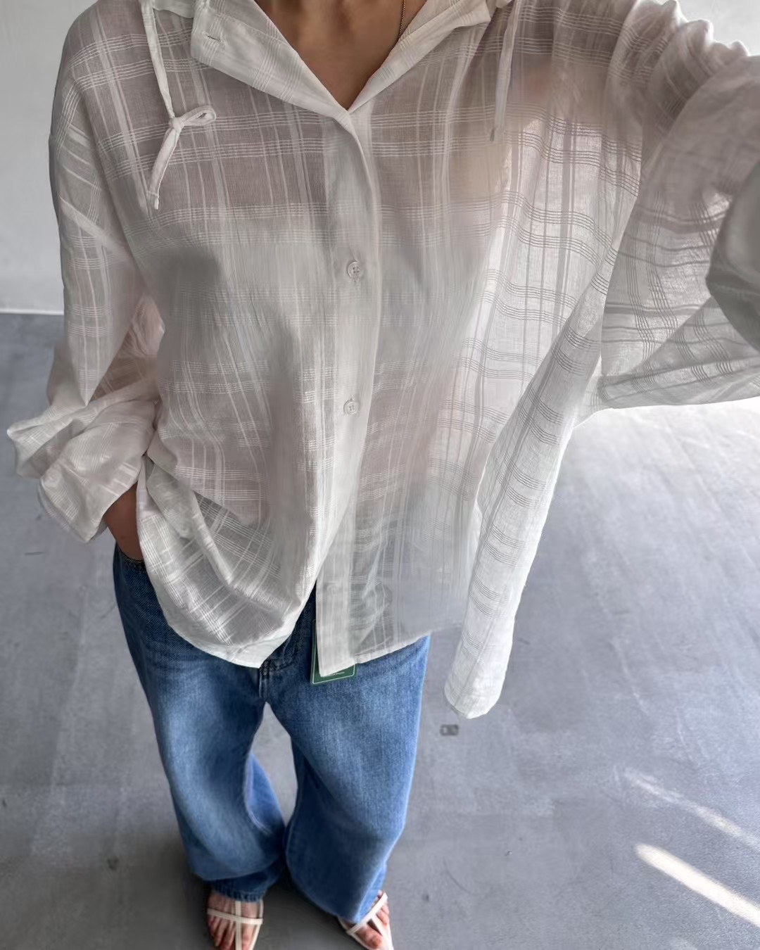 低調線條壓紋連帽襯衫