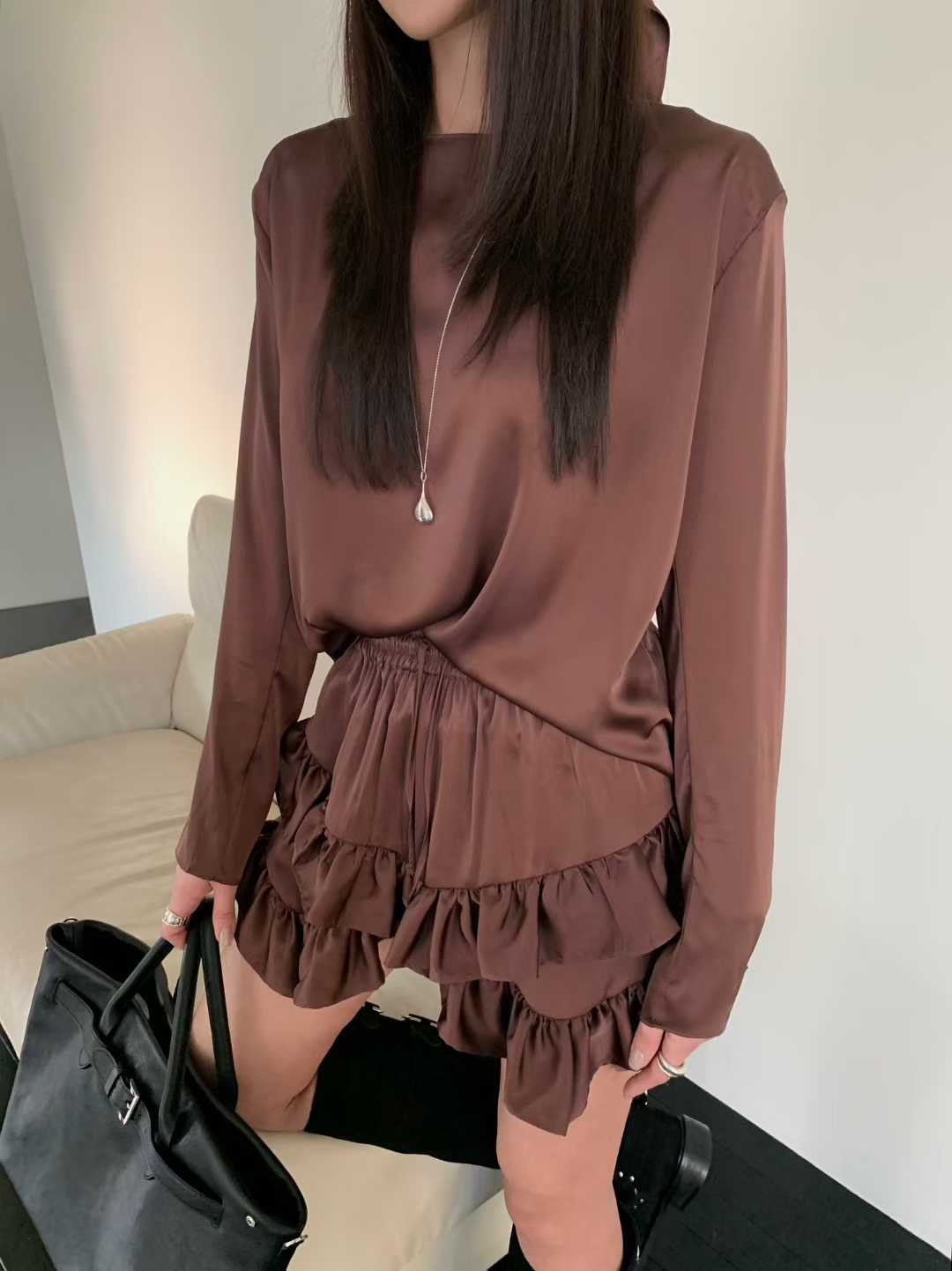 緞面高級感襯衫短裙套裝 緞面高級感襯衫短裙套裝