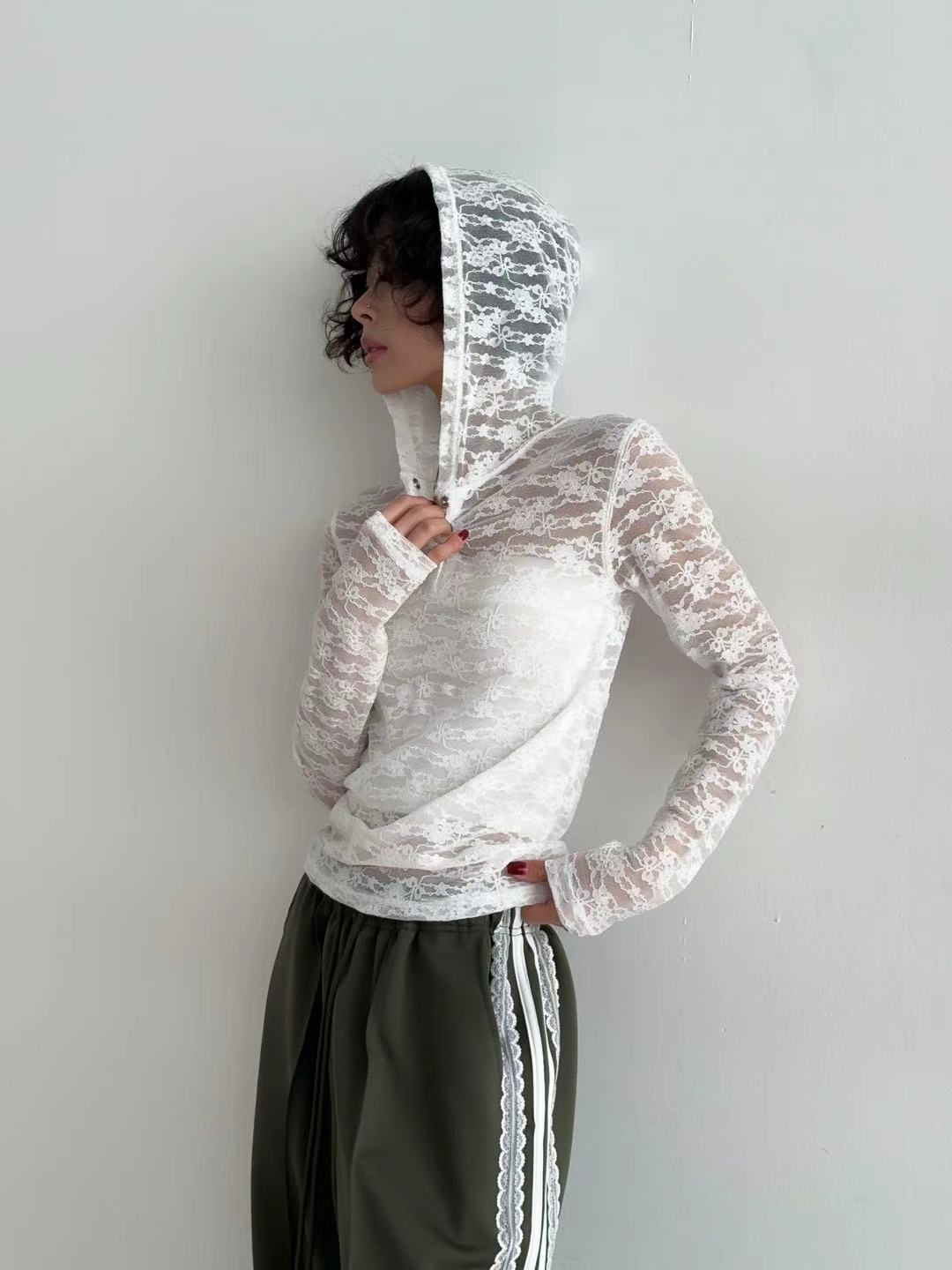 一秒自留小性感蕾絲連帽上衣