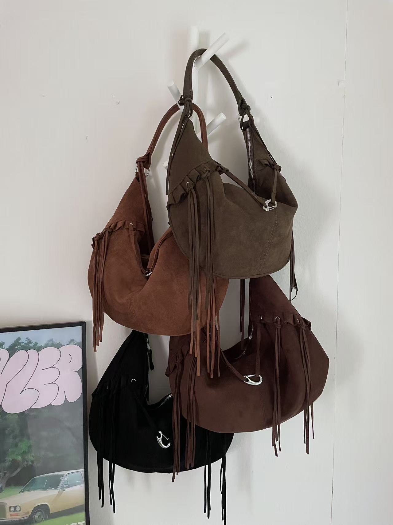 麂皮質感流蘇水餃包