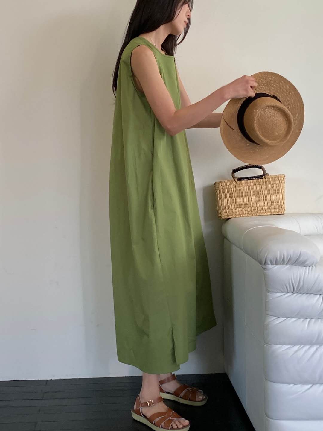 後開叉素面棉質背心洋裝