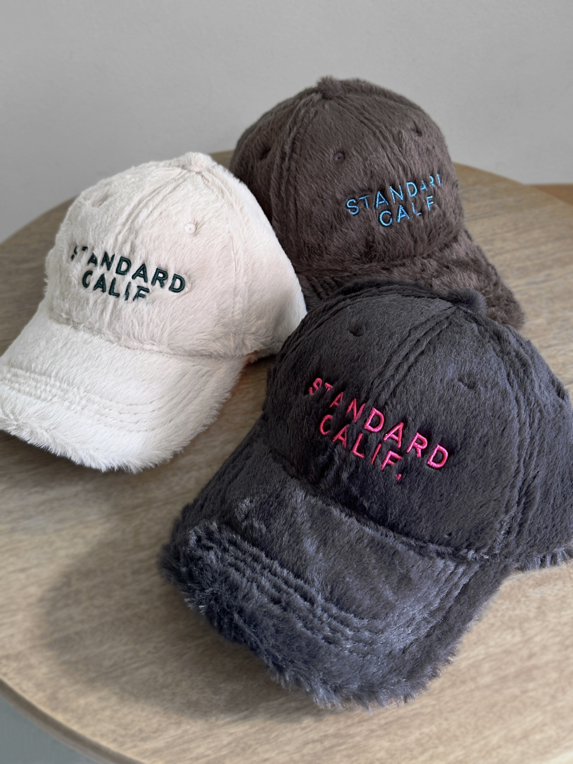 超好摸毛絨撞色挺版棒球帽