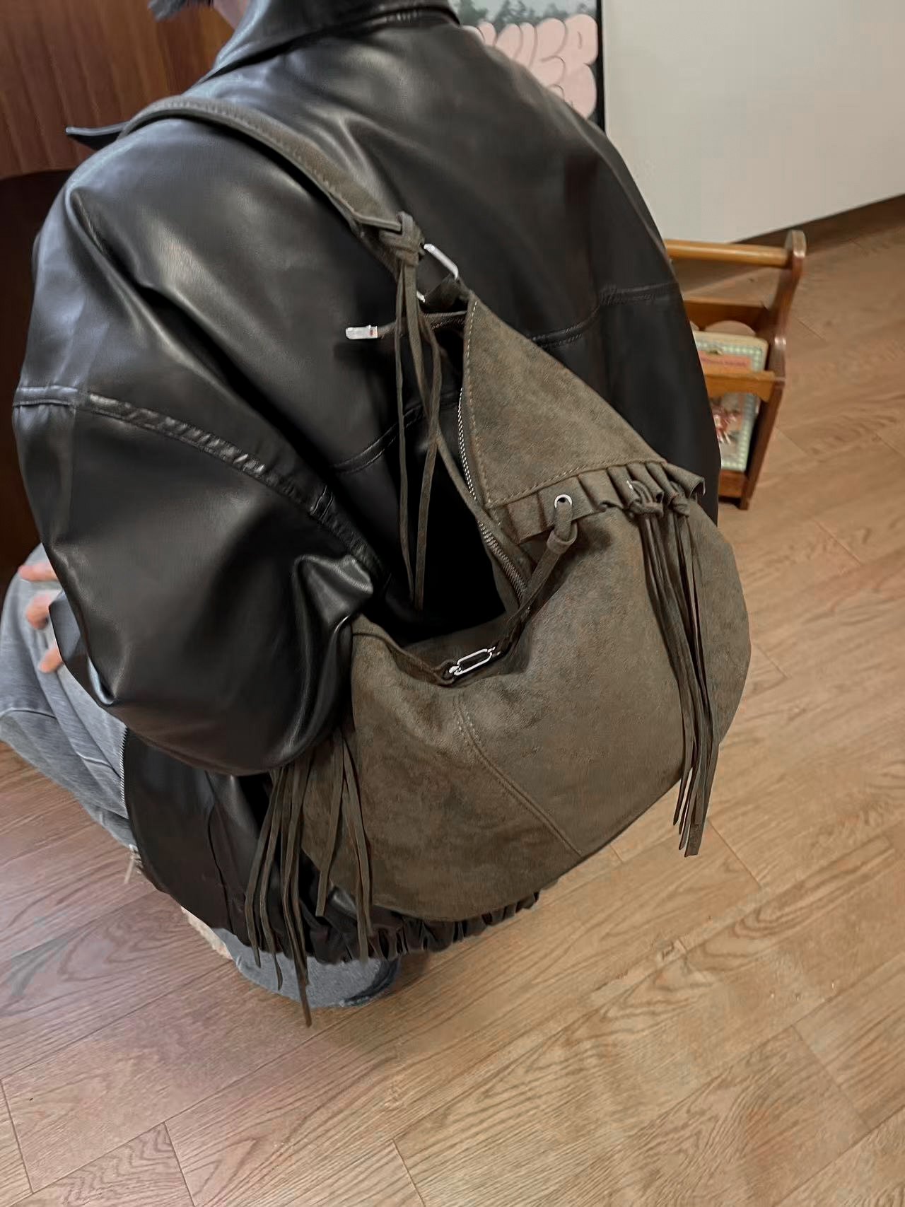 麂皮質感流蘇水餃包