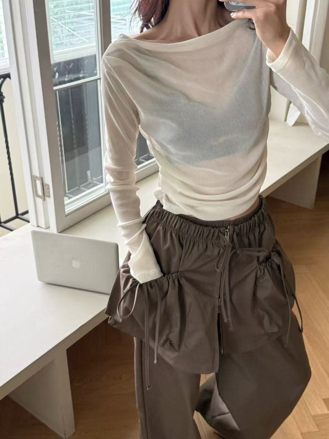 一字領絨面微透上衣