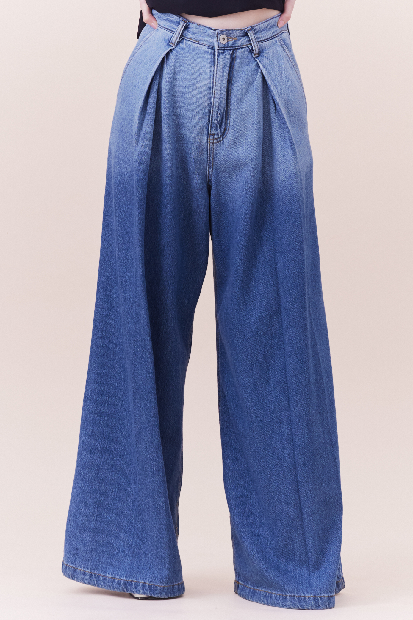 百搭打褶設計漸層牛仔寬褲