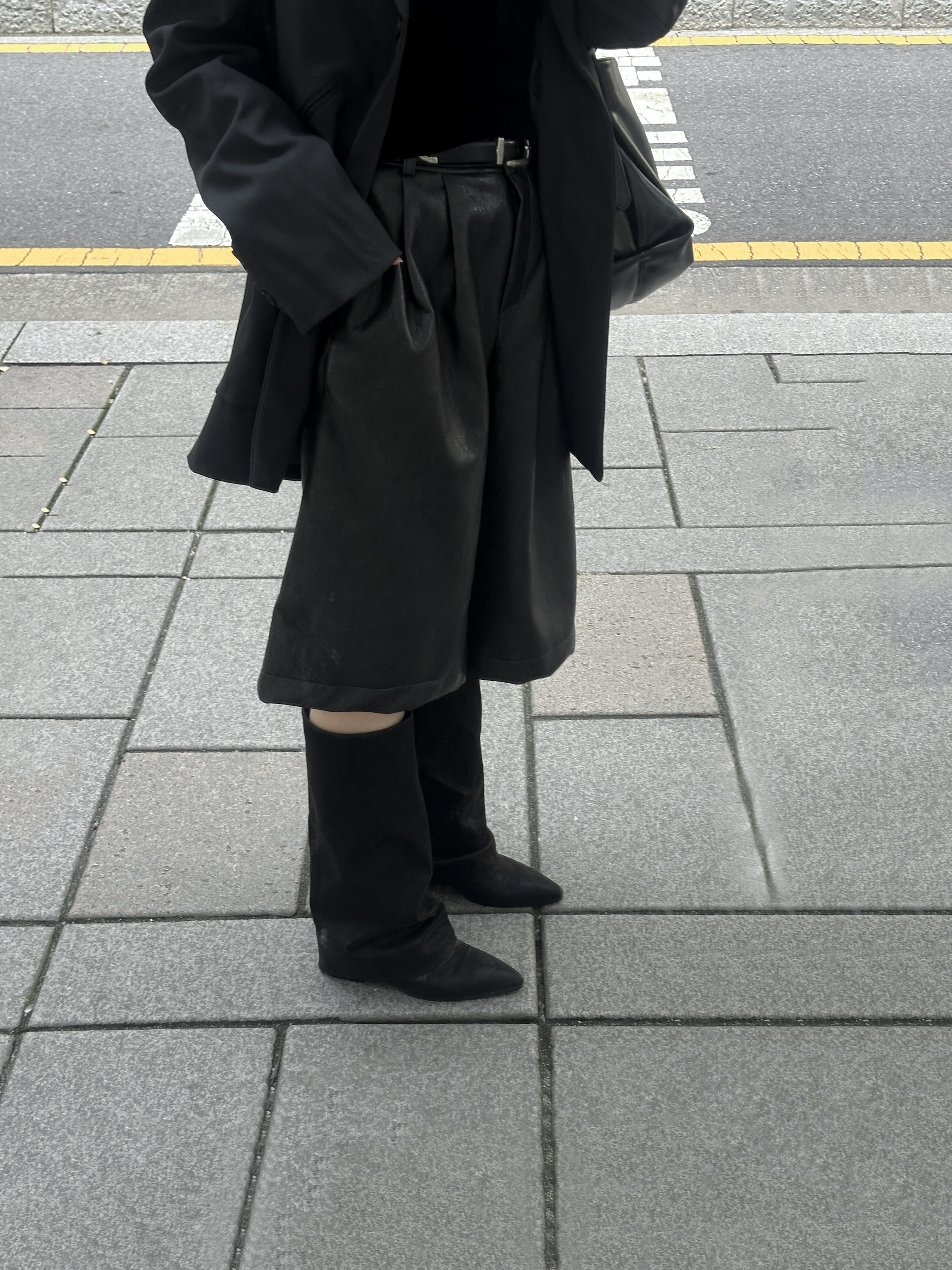 柔軟高質感皮革六分短褲