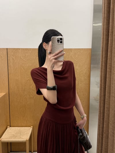 鎖骨垂墜感針織上衣｜溫柔氣質穿搭8