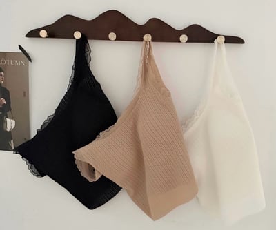 甜感蕾絲滾邊小心機背心（內附罩杯)10