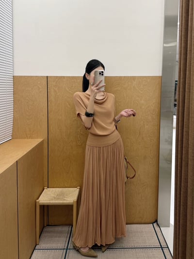 鎖骨垂墜感針織上衣｜溫柔氣質穿搭6