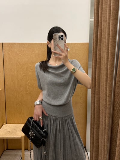 鎖骨垂墜感針織上衣｜溫柔氣質穿搭4