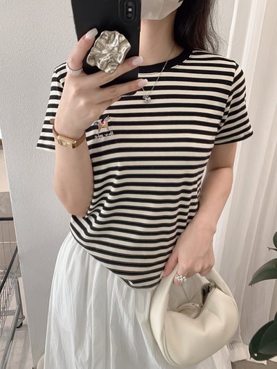 小馬刺繡撞色圓領條紋短袖T恤18