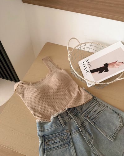 甜感蕾絲滾邊小心機背心（內附罩杯)5