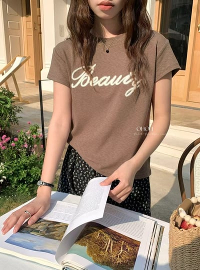 韓系氣質刺繡Beauty修身短版T18