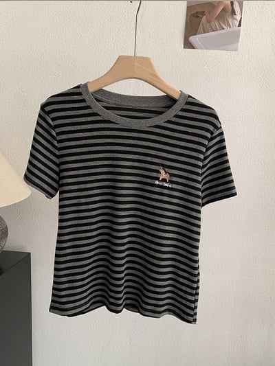 小馬刺繡撞色圓領條紋短袖T恤8