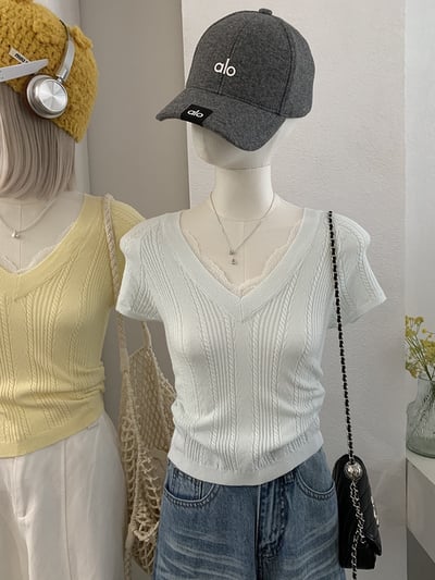 春日甜美V領立體坑紋針織上衣2
