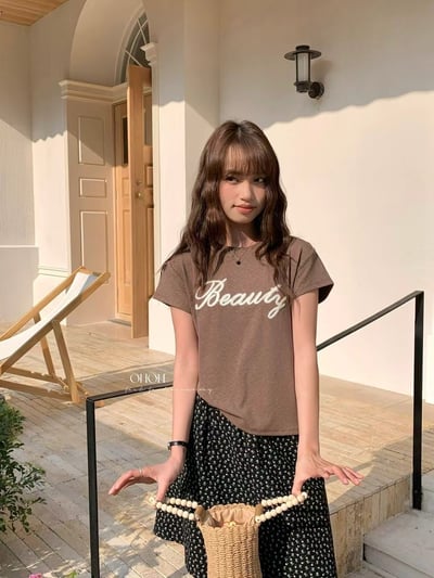 韓系氣質刺繡Beauty修身短版T14