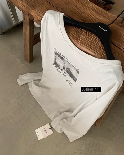 Kahlo｜慵懶斜肩感復古印花長袖T16
