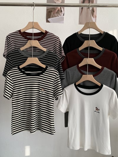小馬刺繡撞色圓領條紋短袖T恤5