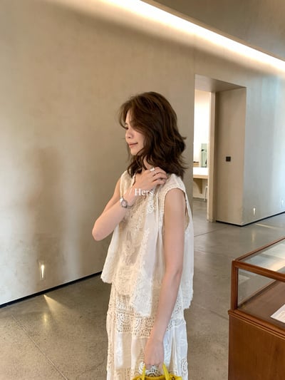 簡約復古緹花蕾絲拼接無袖上衣6