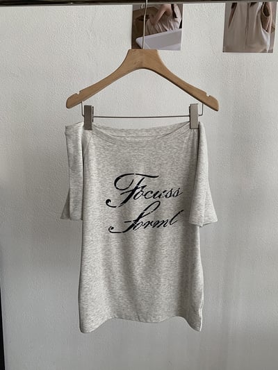 設計感斜領字母短袖T8