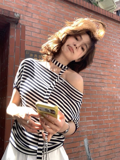 條紋斜肩綁帶針織上衣（加飄帶）1