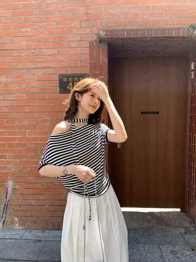 條紋斜肩綁帶針織上衣（加飄帶）7