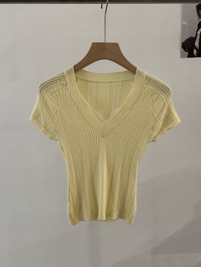 春日甜美V領立體坑紋針織上衣18