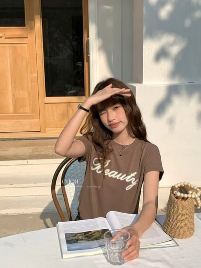 韓系氣質刺繡Beauty修身短版T16