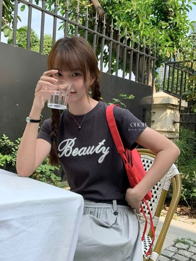 韓系氣質刺繡Beauty修身短版T4