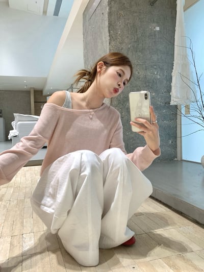 斜肩設計撞色假兩件輕薄針織上衣3