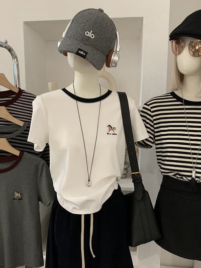 小馬刺繡撞色圓領條紋短袖T恤1