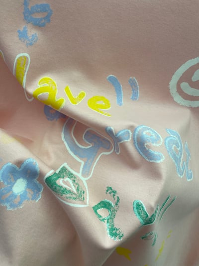 童趣塗鴉字母笑臉短版T｜減齡百搭款11