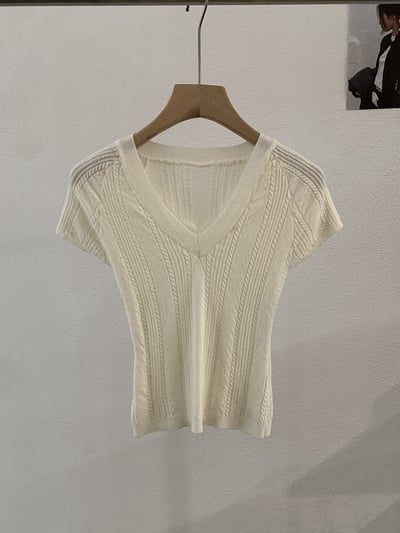 春日甜美V領立體坑紋針織上衣17
