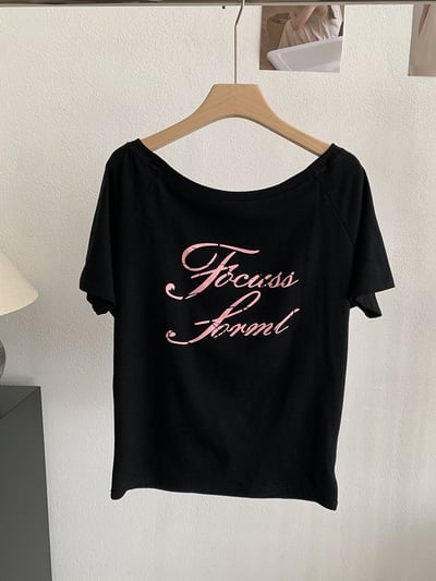 設計感斜領字母短袖T13