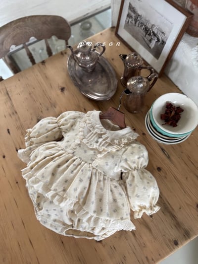 Marron 54｜(3m-18m) 宮廷蕾絲層次領玫瑰碎花包屁衣17