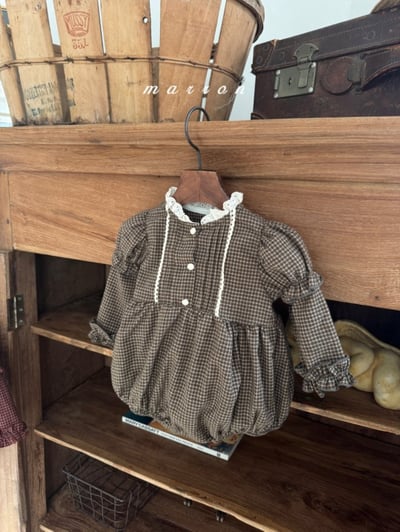 Marron 41｜(3m-18m) 法式蕾絲花邊格紋包屁衣9