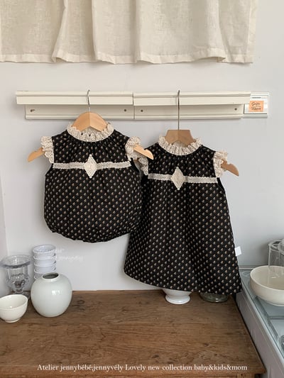 JE 647｜(66-90cm)  碎花蕾絲拼接包屁衣4