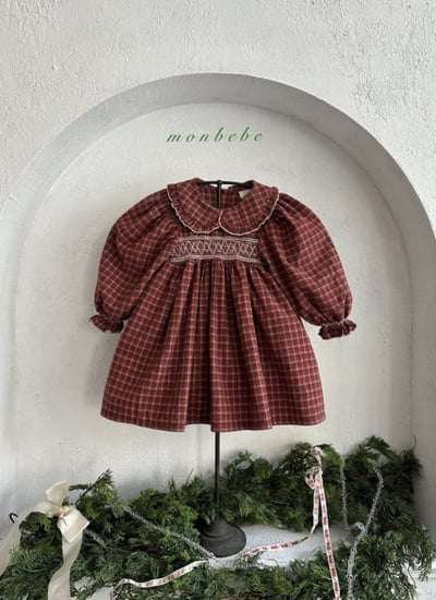 MONBEBE56｜(1y-8y) 荷葉領縮口袖格紋洋裝5