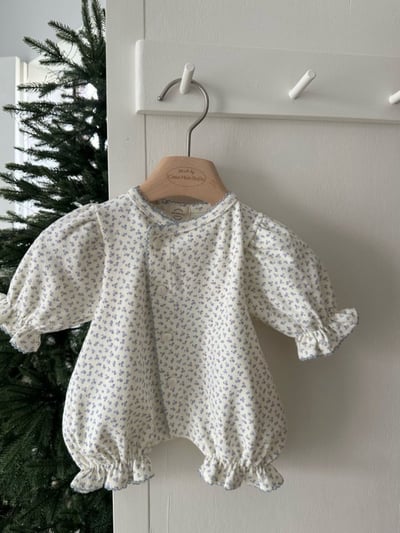 MONBEBE18｜(0m-6m) 新生兒縮口袖排扣連身衣1