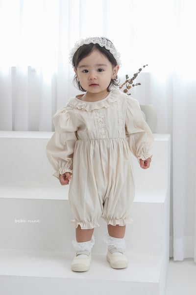 bebe nine11 (65-90) 2色荷葉蕾絲領連身衣1