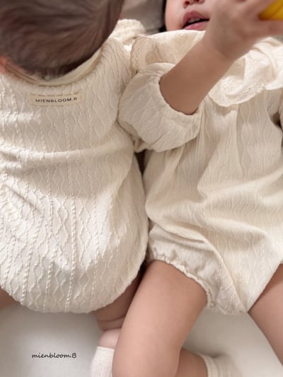 Bloom.b45｜(0m-18m) 有領壓紋包屁衣11