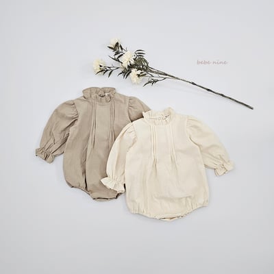 bebe nine05 (65-90) 2色抓皺荷葉立領包屁衣9