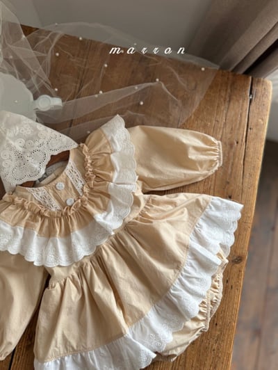 Marron35｜(3m-18m) 荷葉蕾絲花領包屁衣4