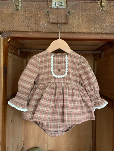 JE624｜(73cm-100cm) 復古格紋喇叭袖包屁衣1