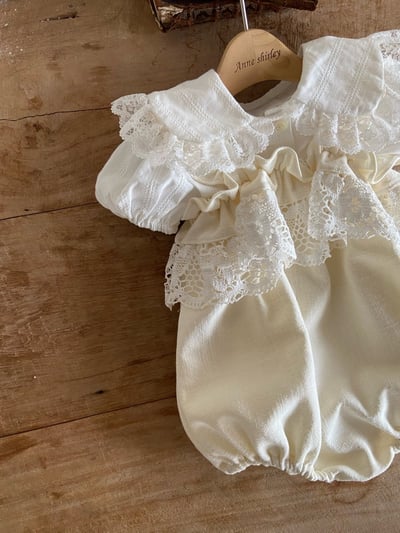 Anne Shirley07｜(3m-22m) 1色荷葉蕾絲無袖包屁衣9