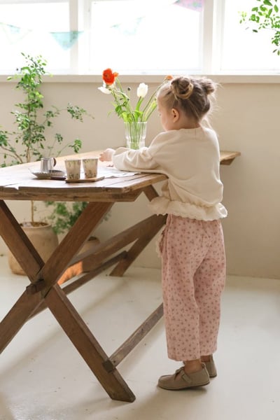 FLO44｜(75-140) 2色小兔蕾絲花布休閒短版上衣15