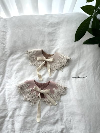 Bloom.b02｜(0m-24m) 蕾絲披風領圍1