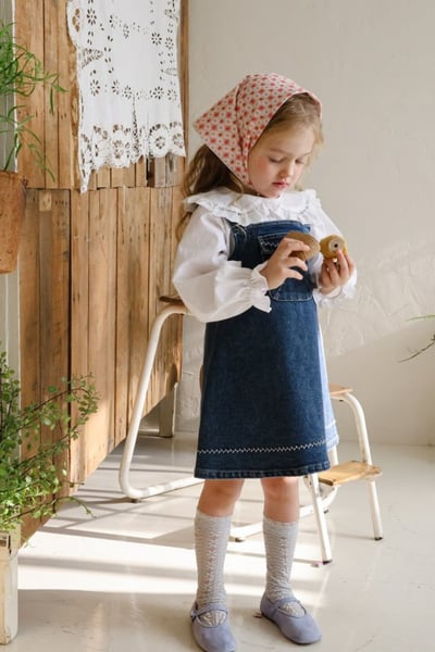 FLO48｜(75-140) 2色吊帶滾邊縫線牛仔裙6