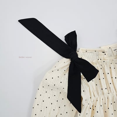 bebe nine21 (65-90) 2色點點蝴蝶結緞帶包屁衣13