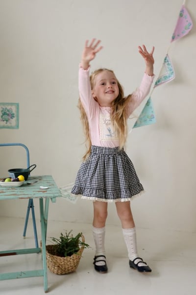 FLO32｜(75-140) 2色荷葉層次蕾絲格紋裙7